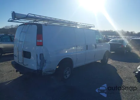 2017 Chevrolet Express 2500 Work Van z USA, uszkodzony, nr VIN 1GCWGAFFXH1121132